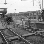 168893 Gezicht op het tweede perron van het N.S.-station Driebergen-Zeist te Driebergen-Rijsenburg, tijdens ...
